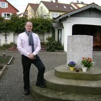 Rick Collingwood at the grave of Franz Anton Mesmer - Meersburg, Germany.